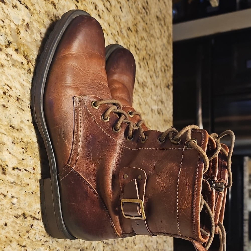 Rugged Men's Leather Lace-Up Boots - Picture 3 of 8